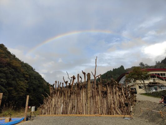 山の生活とアートの親和性の関連画像